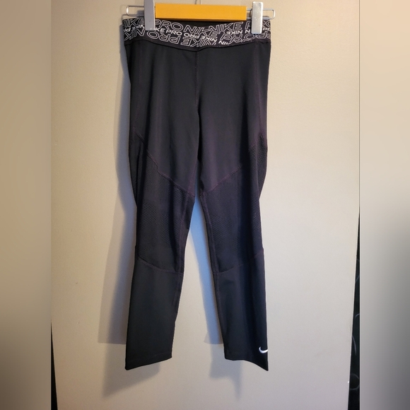 Nike Pro Dri-Fit Capri Leggings Size Small (22) - Picture 1 of 6